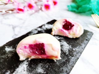 15、火龙果雪媚娘,迫不及待就切开了~敏茹意作品。