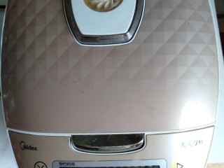 14、电饭煲蛋糕,盖好按蛋糕键煮20分钟