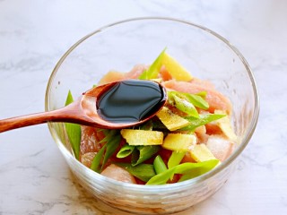 8、炸鸡柳,加生抽