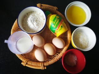 1、原味戚风蛋糕,准备食材如图～