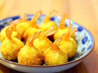 18、黄金虾球,稍放凉后即可食用。