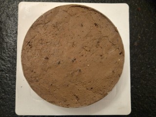 37、最经典浓郁巧克力奶酪蛋糕,冰箱出来用吹风机。吹一会儿很方便,就脱模。