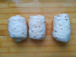 9、早餐+醇香花生碎土司,翻面，再次卷2-3圈