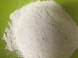 1、扁桃仁一口酥,各种食材称好备用