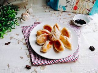 5、三鲜煎饺,成品不错不，领手艺的都可以煎哦