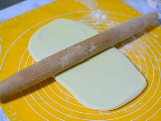 6、可颂牛角包,擀成长方形