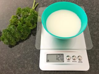 2、早餐+奶油面包,牛奶120g，