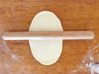 19、早餐+奶油面包,上下擀成椭圆形，