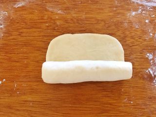 22、早餐+奶油面包,有下往上卷，