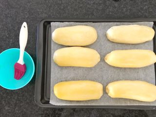 25、早餐+奶油面包,发酵30-40分钟左右，再刷上剩余的蛋液，