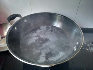 10、贝果三明治,锅内倒入1000克的水和20的糖，煮沸