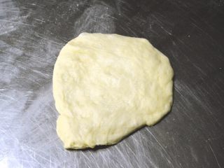 15、超详细步骤教你直接法无敌松软全麦肉松吐司,每个面团轻拍排气后滚圆收紧