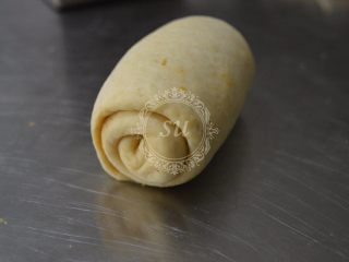 20、超详细步骤教你直接法无敌松软全麦肉松吐司,不要卷的太多圈，2.5圈最佳