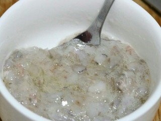 5、土司蛋黄虾,将其拌匀~