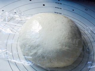 10、椰蓉面包,发至如图所示,约37分钟,夏天就是做面包的福音,等待发酵短!