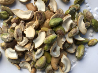 4、可可雪花酥,坚果。