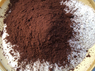 7、可可雪花酥,加入可可粉。