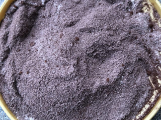 8、可可雪花酥,混合一下。