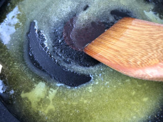 11、可可雪花酥,炒匀。