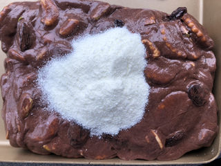 21、可可雪花酥,撒上配方外的奶粉。