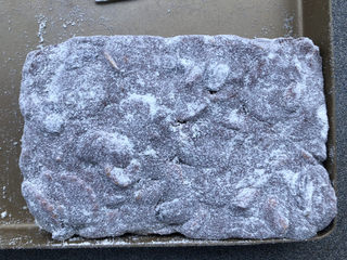 22、可可雪花酥,正反面都沾上奶粉。