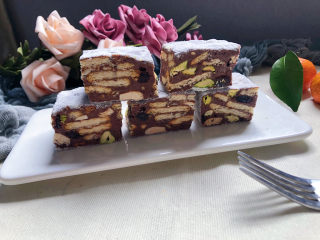 23、可可雪花酥,等冷却后切块。