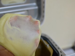 3、可颂牛角包,揉出手套膜