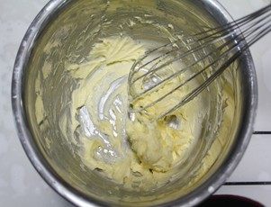 8、蔓越莓奶酥面包,搅打均匀