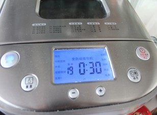 17、蔓越莓奶酥面包,启动烘烤程序30分钟即可