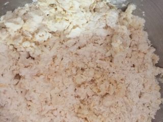 5、口袋面包仔,用筷子搅成絮状