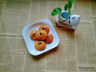 14、美味核桃酥,烤箱上下火170度。烤15至20分钟。就完成了，成品晾凉之后更加酥脆。