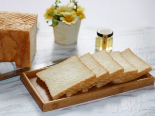 17、经典白吐司,第二天早上起来切片的吐司组织