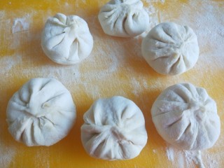 19、香河牛肉饼,包成小包子。