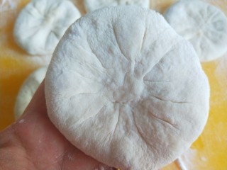 21、香河牛肉饼,封口一定包紧。