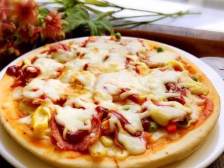 12、培根时蔬披萨,出炉喽。