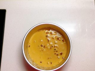 9、黑糖软糕,将搅拌好的面糊倒入模具中,发酵45分钟,大火蒸30分钟,出锅前焖5分钟