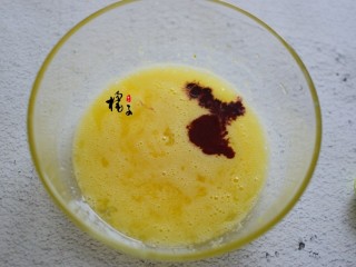 5、红丝绒玛德琳蛋糕,加红丝绒液