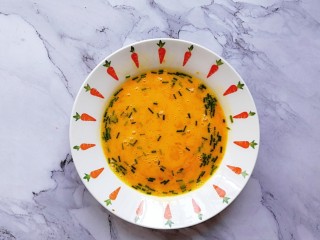 3、肉松吐司卷,搅拌均匀