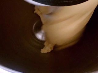 3、汉堡????坯,揉出手套膜