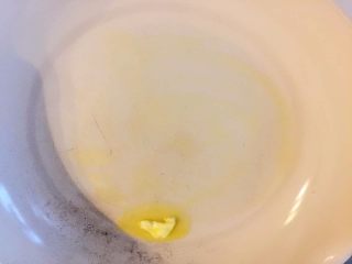 2、法式吐司砂锅（Casserole ）,热锅放2/3黄油