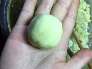 8、中式点心+土豆饼,包起来在搓圆轻轻压一下
