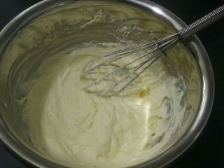 16、奶油奶酪面包,再次搅打到顺滑