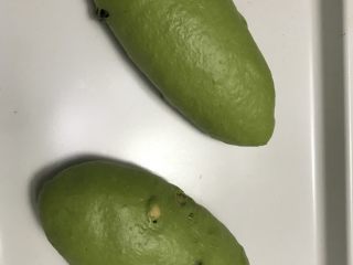 14、抹茶干果软欧,最后发酵至两倍不到点。