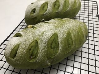 19、抹茶干果软欧,再来一张。