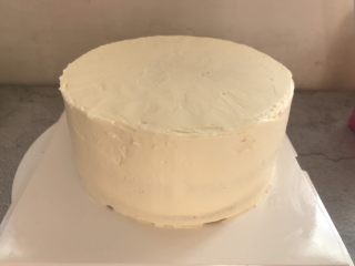 11、汪汪队生日蛋糕,用刮刀抹均匀即可