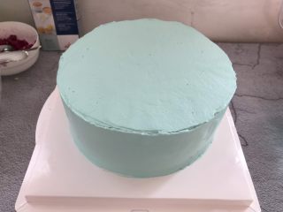 14、汪汪队生日蛋糕,用刮刀抹均匀