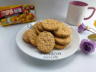 10、咖喱葱花苏打饼,成品。