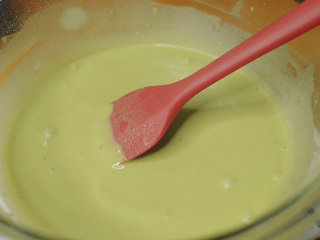 6、抹茶魔法蛋糕,抹茶面糊完成。