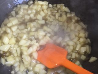 8、苹果派,勾芡后会变稠 改小火