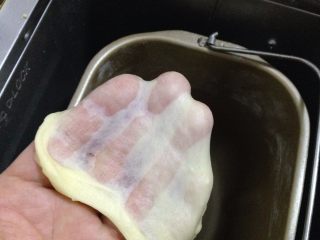 3、奶酥包,揉至面团出筋，放入温暖湿润处发酵至两倍大